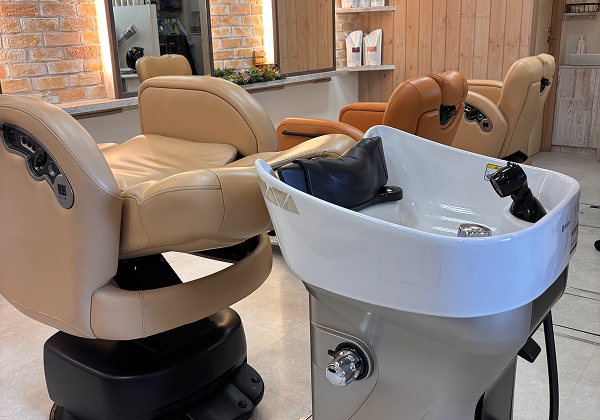 移動式シャンプー台を完備